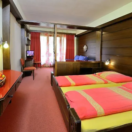 Hotel Mittagskogel 3*